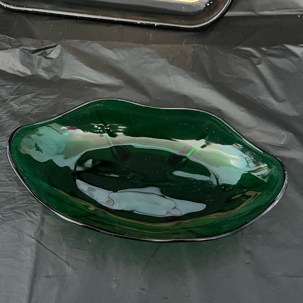 Vintage emerald green wavy top dish - Picture 2 of 4